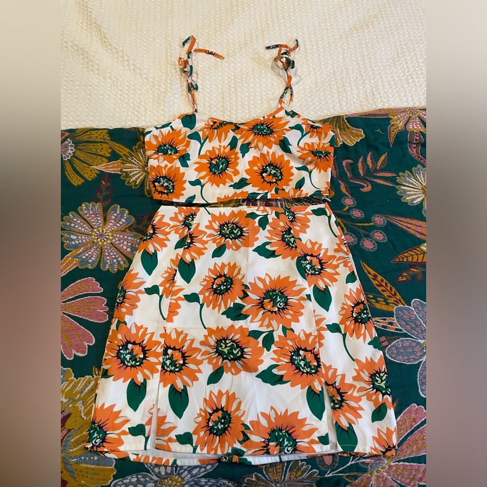 2 piece sunflower skirt set, NWT